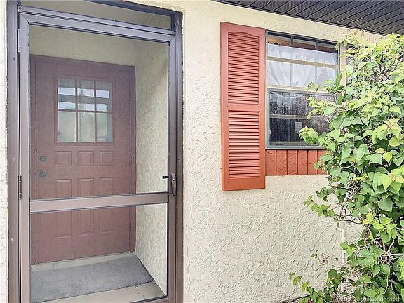 3rd image of 2368 SE Brekenridge Cir