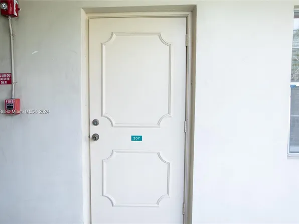 5790 Stirling Rd APT 207, Hollywood, FL 33021