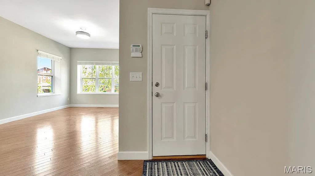 3 bed, 2.0 bath, 1927 sqft, $2,500 — Photo 4