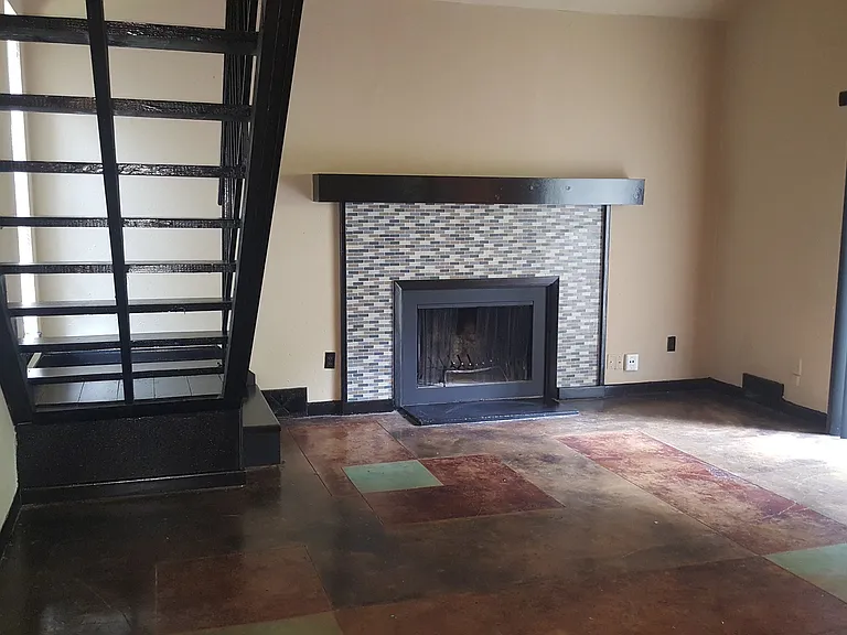 657 Watson St — Photo 2