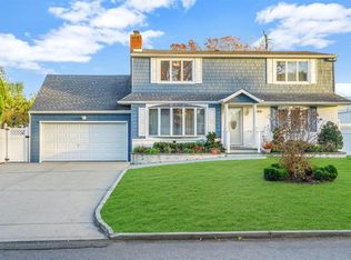 1655 Fenimore Rd, Hewlett, NY 11557