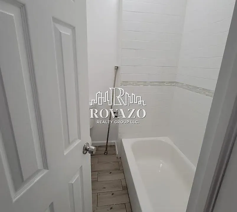 812 Clinton Ave #1R