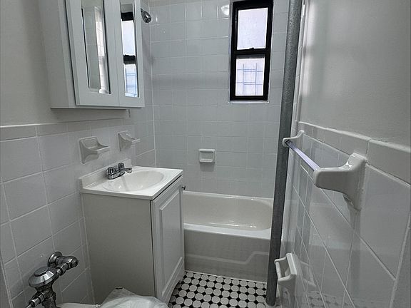 4th image of 4815 46th St APT 2G