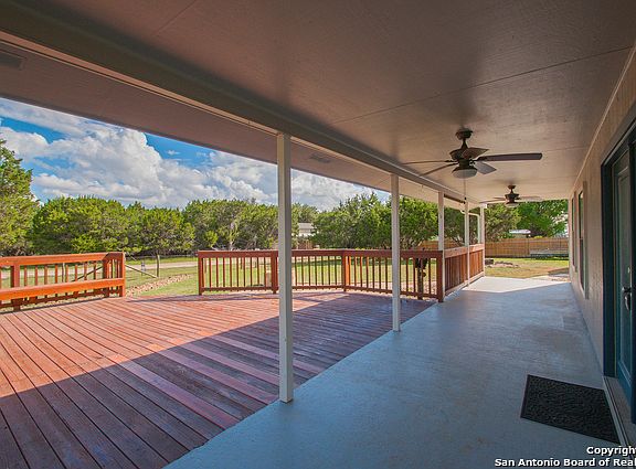 4th image of 1725 Greenhill Dr