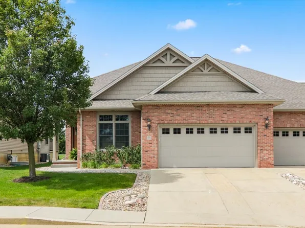 7 Saint Ivans Cir, Bloomington, IL 61705
