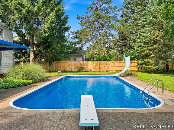 5th image of 3771 Prairie St SW