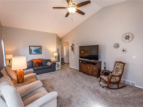 5th image of 990 Elizabeth Ct
