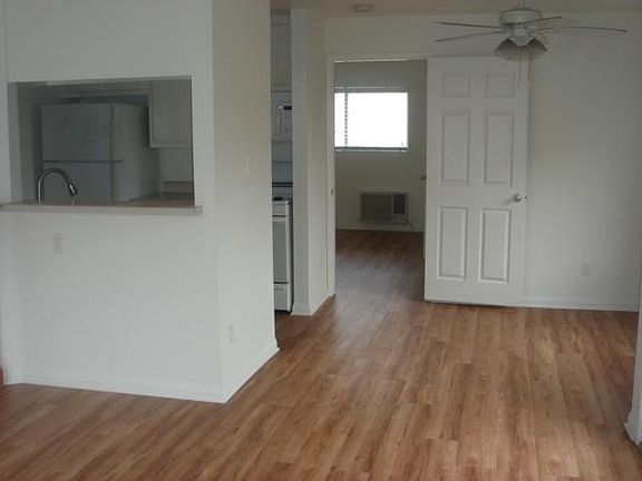5th image of 11925 Avon Way APT 9