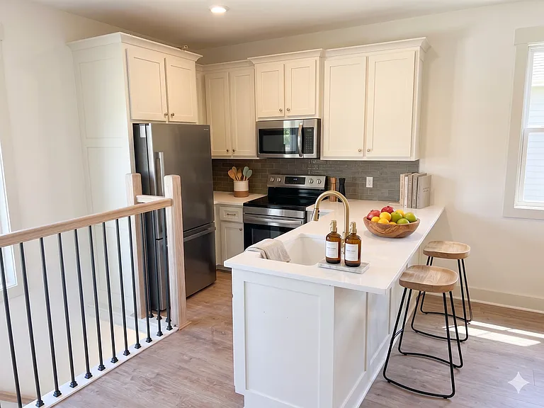 8113 Greystone St — Photo 3