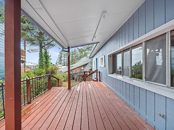 3rd image of 2328 Fleming Ave W