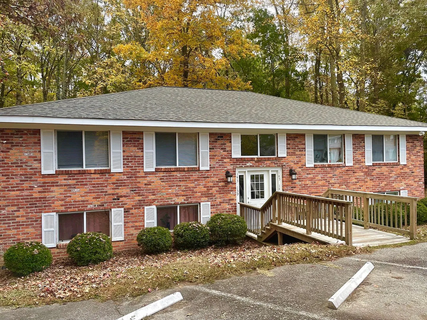 Charming 2 bedroom 1 bath condo! Available October 2026! — Photo 3
