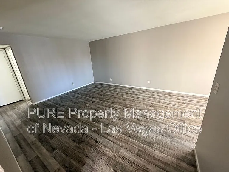 1405 Vegas Valley Dr #52-bldg 7 — Photo 3