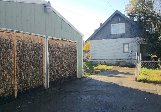 2nd image of 3915 E 5th Ave