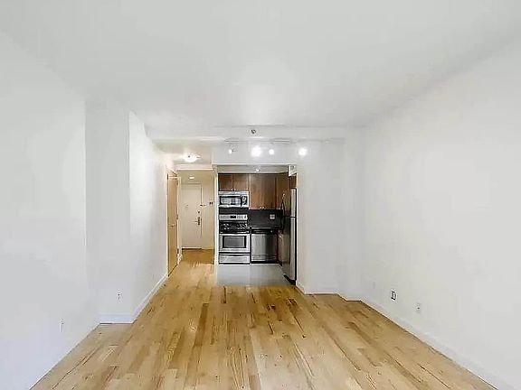 3rd image of 196 Stanton St APT 5K