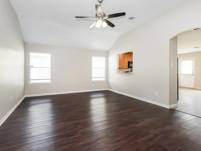 4018 Falvel Shadow Creek Dr — Photo 3