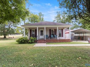 28 Townview Dr, Rogersville, AL 35652