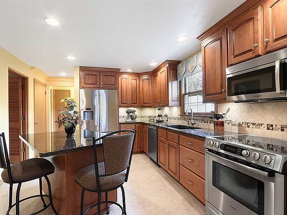 Stainless steel appliances Included