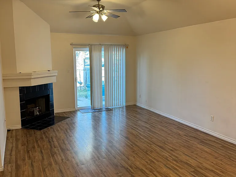 4719 Castleman Dr — Photo 2