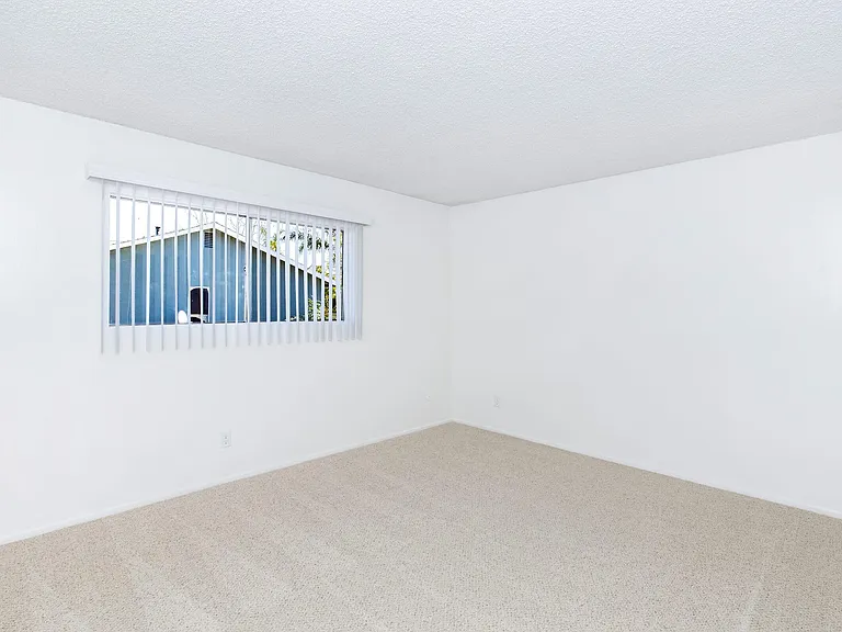 Buena La Vista Apartment Homes — Photo 27