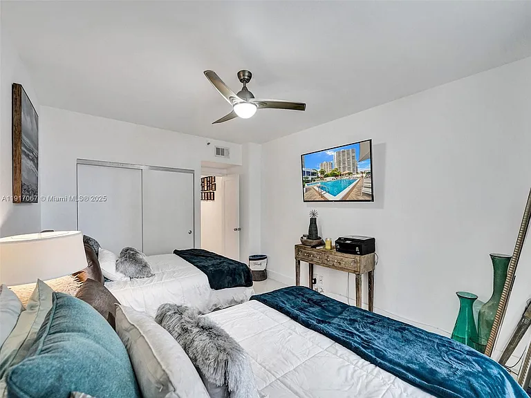 20281 E Country Club Dr #1114 — Photo 49