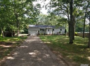 11 Cross Rd, Ridge, NY 11961