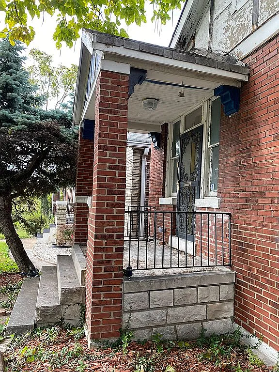 4549 Lexington Ave photo 1