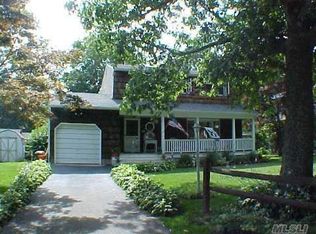 35 Surrey Dr, Center Moriches, NY 11934