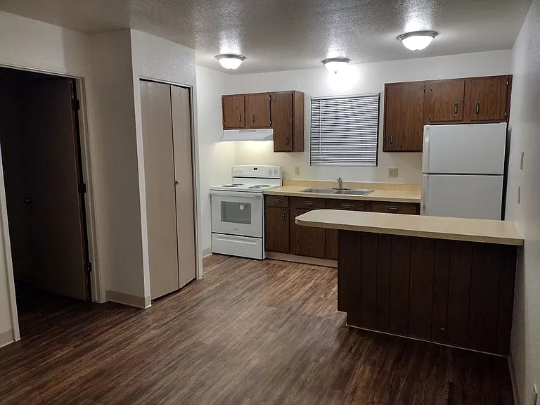 3520 E 2nd St #10 — Photo 13