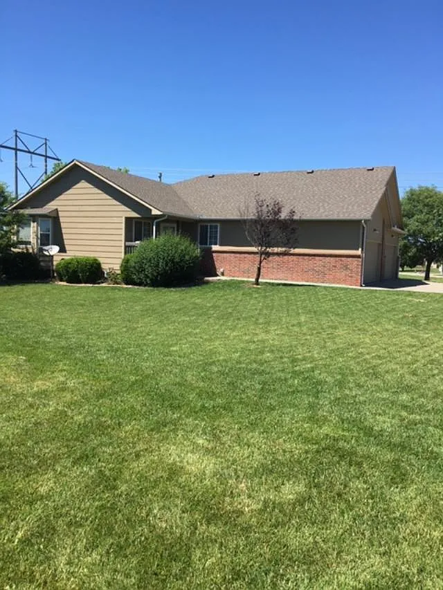 3 bed, 2100 sqft, $1,550 — Photo 1