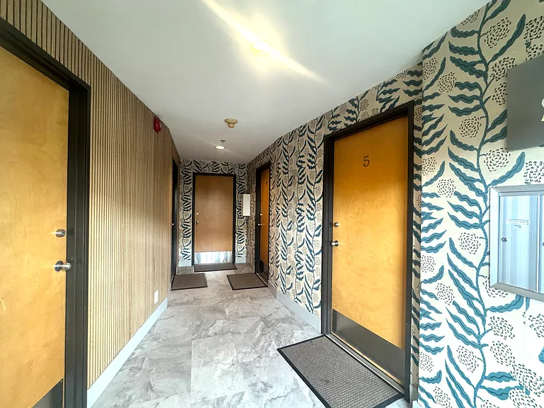 2229 NW Savier St #5 — Photo 2