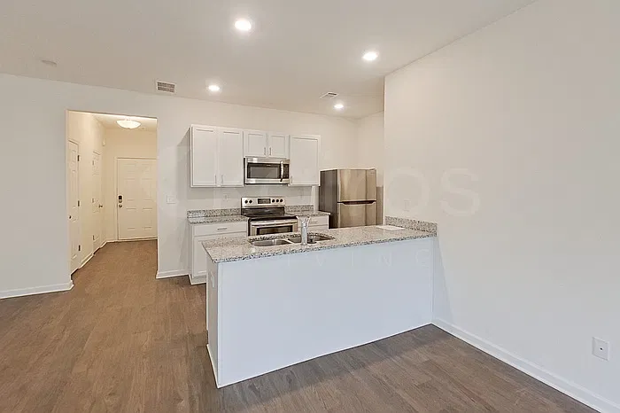 3 bed, 2.5 bath, 1304 sqft, $1,495 — Photo 3