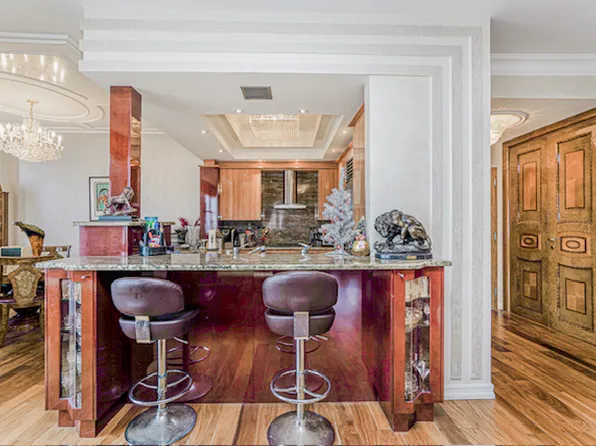 125 Oceana Drive East image 9 of 17