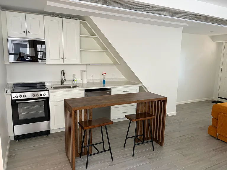 65th Pl — Photo 1