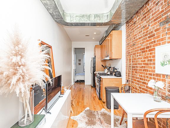 5th image of 236 Irving Ave #4LR