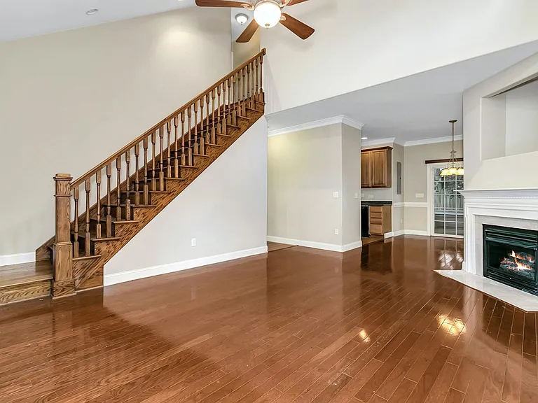 857 W Pointe Dr — Photo 8