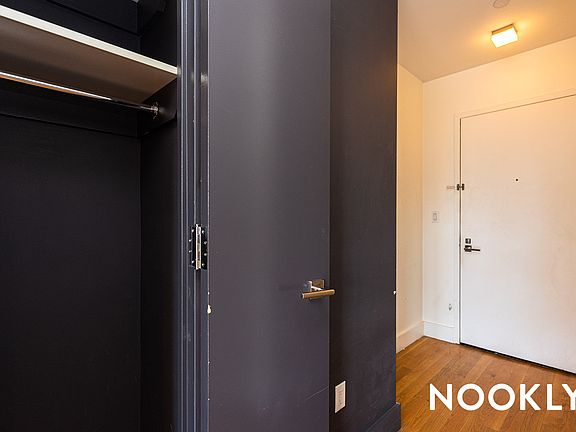 5th image of 387 Franklin Ave APT 404