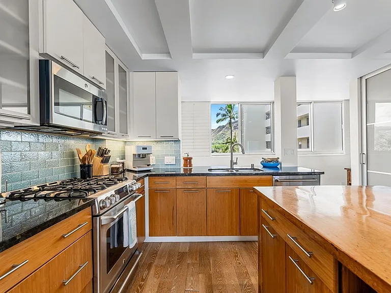 2895 Kalakaua Ave #501 — Photo 9