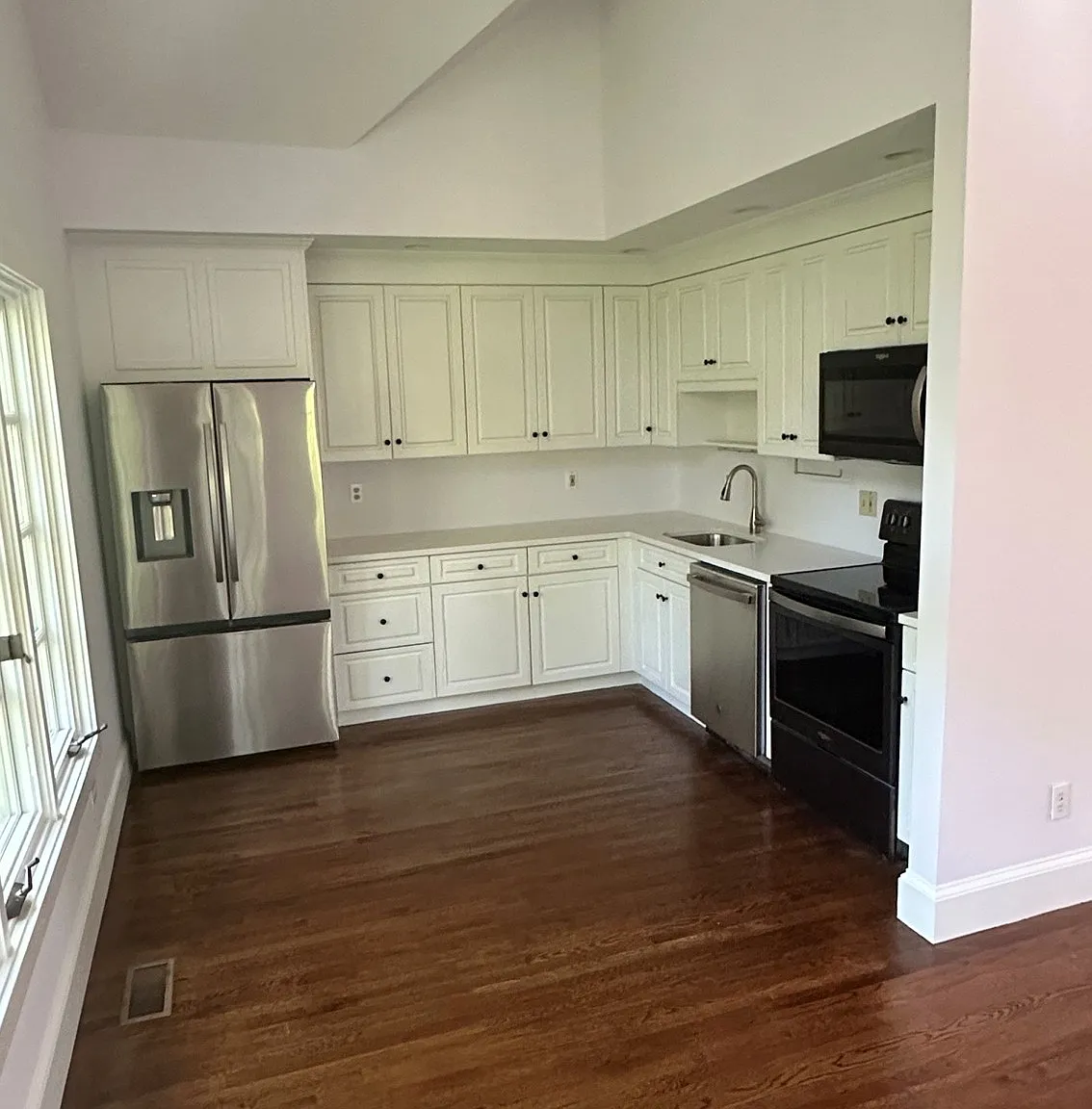 2 bed, 988 sqft, $3,400 — Photo 2
