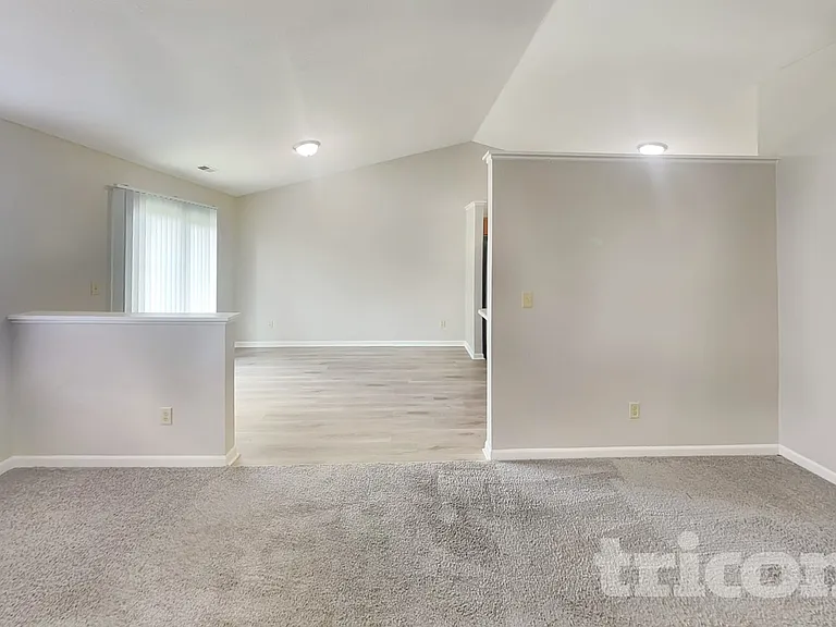 7260 Kidwell Dr — Photo 3