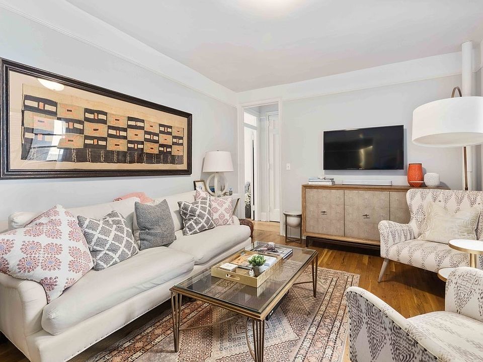 1st image of 8 8th Ave #31