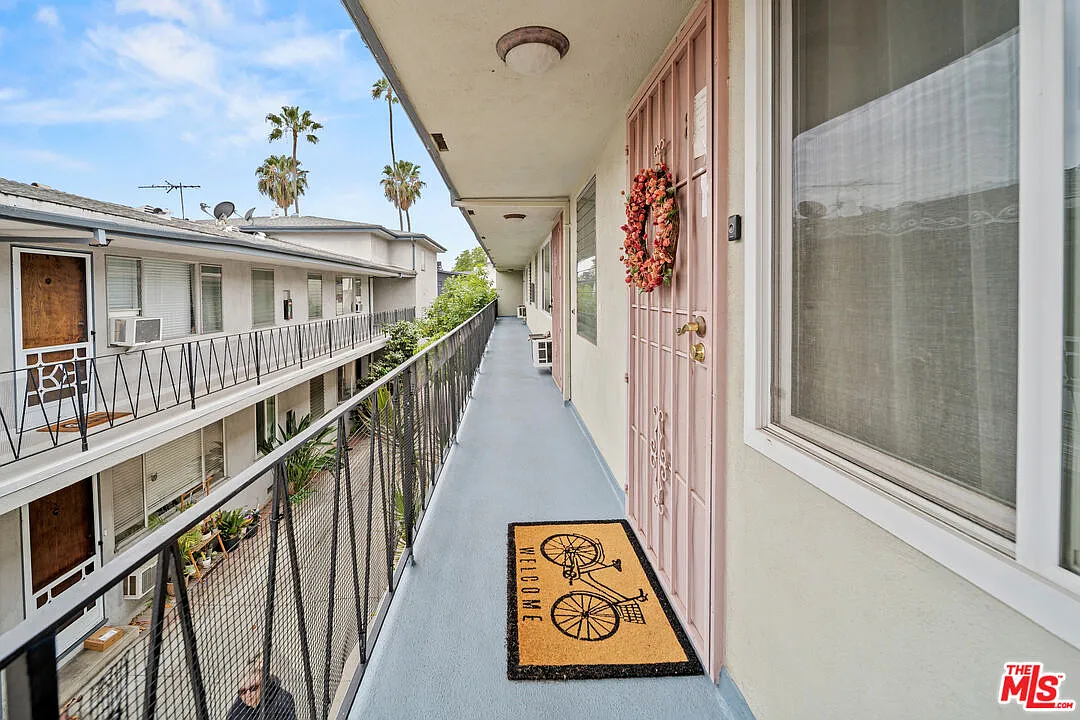 1 bed, 1.0 bath, 816 sqft, $2,199 — Photo 3