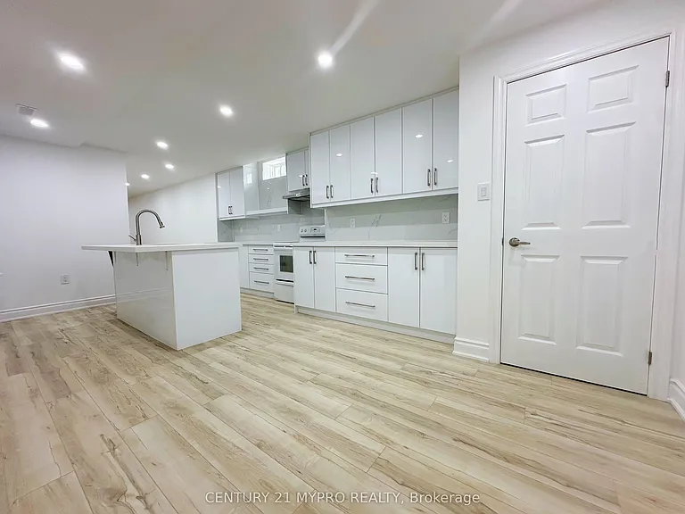 938 Red Deer Ave #BASEMENT — Photo 6