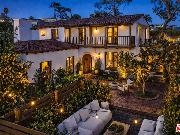 216 Notteargenta Rd, Pacific Palisades, CA 90272