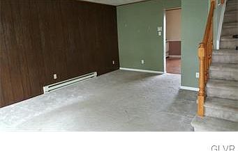 3rd image of 160 W 28th St