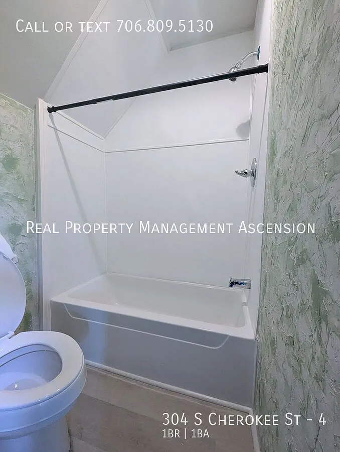 Freshly Remodeled Studio Apartment in Downtown Lafayette, GA — Photo 3