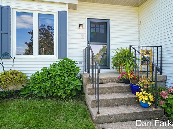 2nd image of 3146 Beckie Dr SW