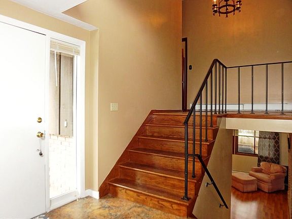 3rd image of 4525 Westmont Blvd