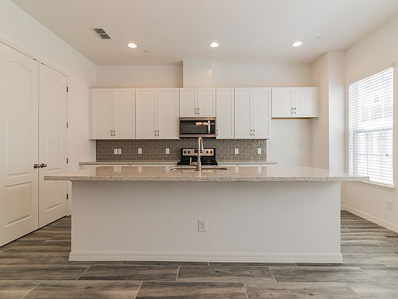 3rd image of 549 Majestic Palm Dr