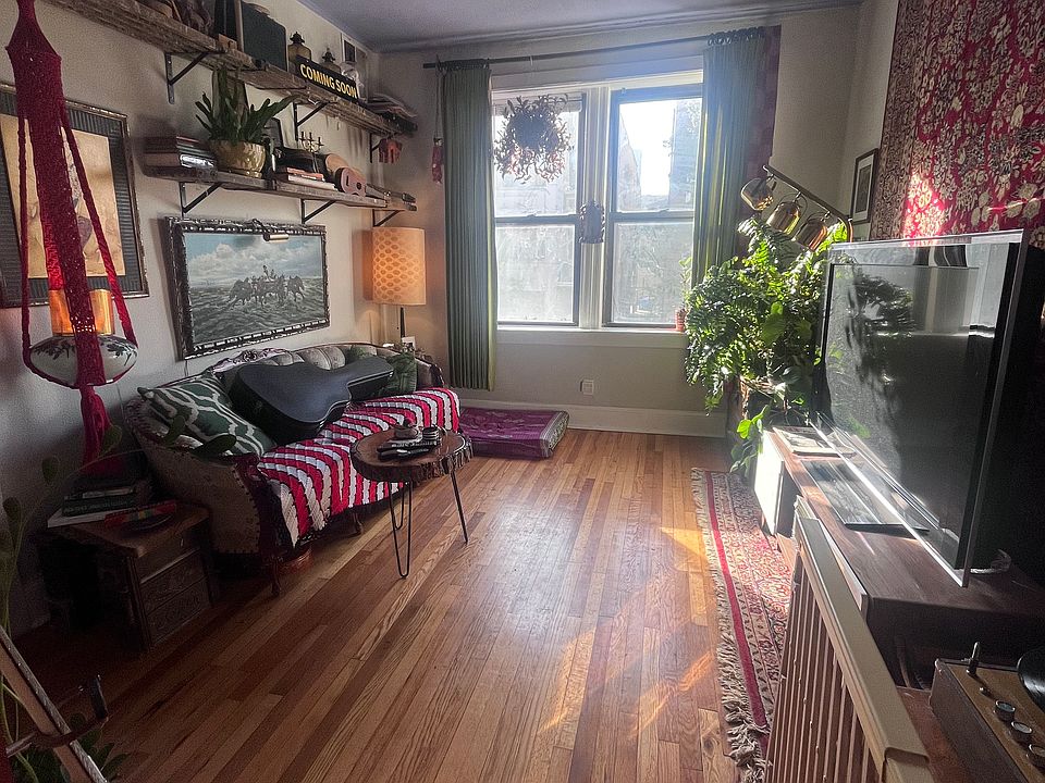 1st image of 2656-58 W Iowa St #2