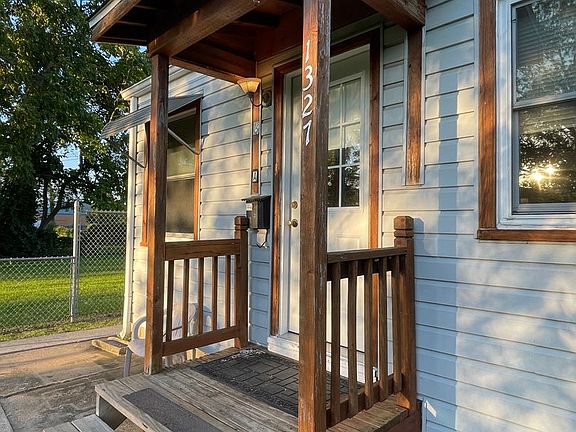 3rd image of 1327 N Robberson Ave APT A